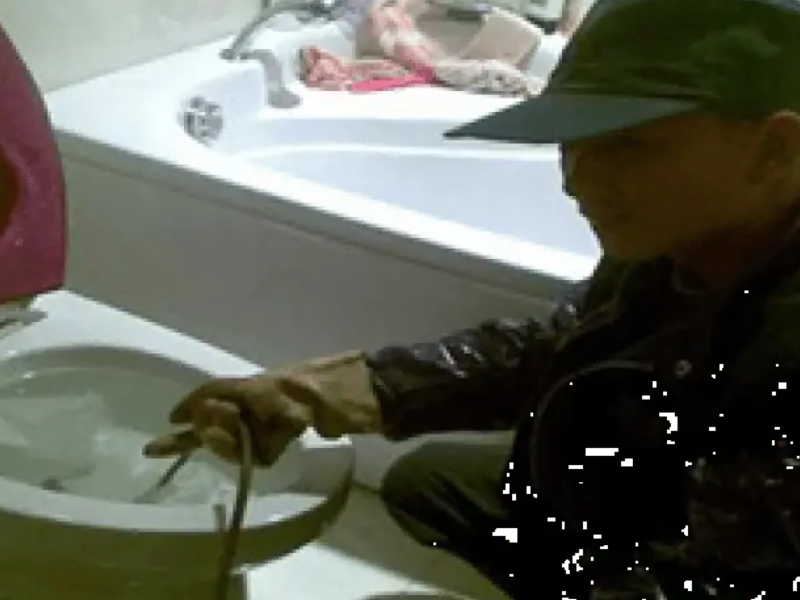 河西区体院北专业疏通下水道，更换铸铁管立管