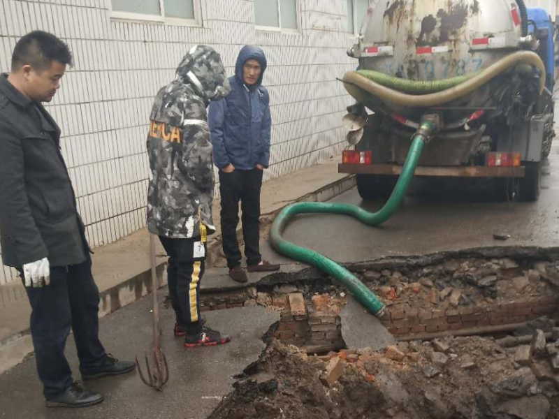 河西区柳林街专业商务楼隔油池清理